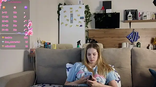Snapshot of Girl_alone_home chatting on 2, 3, 2025 Girl alone home online show from 2, 3, 2025