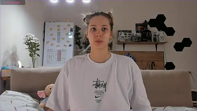 Girl alone home online show from 29, 10, 2025