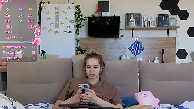 Snapshot of Girl_alone_home chatting on 16, 3, 2025 Girl alone home online show from 16, 3, 2025