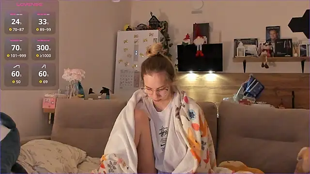 Girl alone home online show from 15, 1, 2026