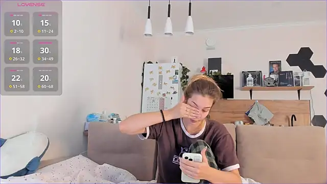 Snapshot of Girl_alone_home chatting on 12, 9, 2025 Girl alone home online show from 12, 9, 2025