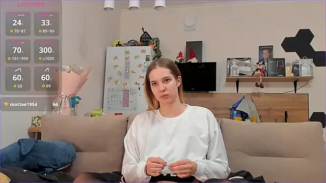 Girl alone home online show from 26, 3, 2026