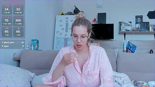 Snapshot of Girl_alone_home chatting on 10, 5, 2026 Girl alone home online show from 10, 5, 2026
