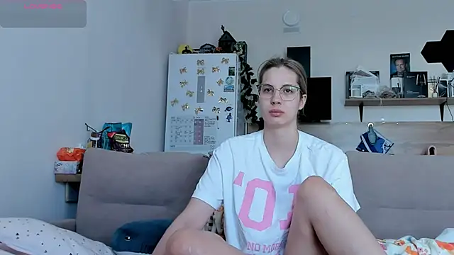 Snapshot of Girl_alone_home chatting on 22, 5, 2026 Girl alone home online show from 22, 5, 2026
