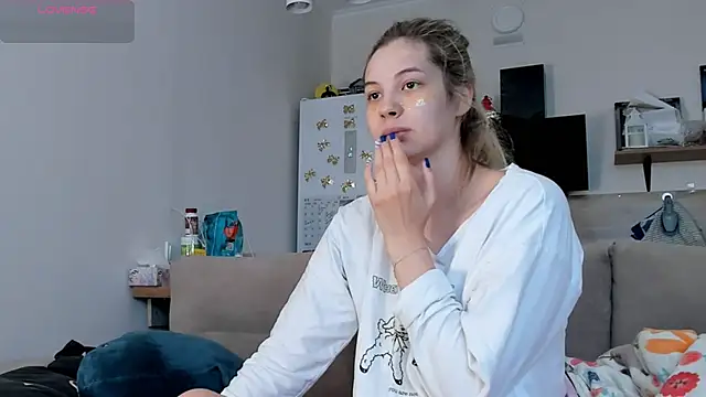 Snapshot of Girl_alone_home chatting on 11, 6, 2026 Girl alone home online show from 11, 6, 2026