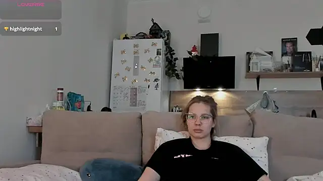 Snapshot of Girl_alone_home chatting on 5, 6, 2026 Girl alone home online show from 5, 6, 2026