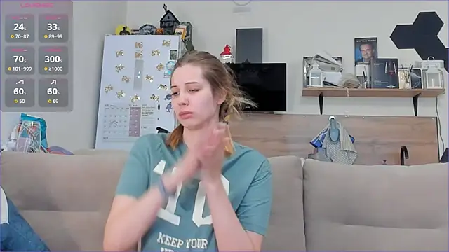 Snapshot of Girl_alone_home chatting on 27, 4, 2026 Girl alone home online show from 27, 4, 2026