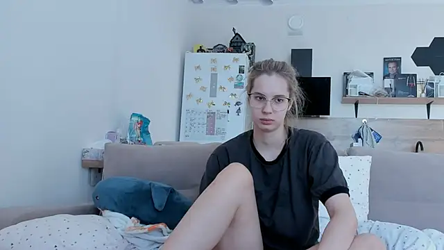 Snapshot of Girl_alone_home chatting on 18, 5, 2026 Girl alone home online show from 18, 5, 2026