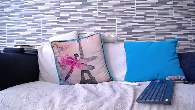 Snapshot of VioletaGomezCo chatting on 28, 10, 2025 VioletaGomezCo online show from 28, 10, 2025