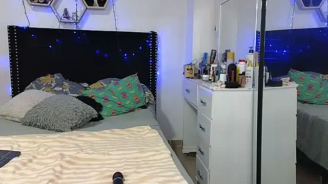 charlotte 077 online show from 7, 4, 2026