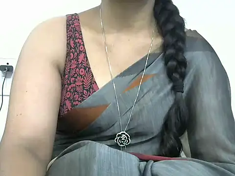 Snapshot of rashmika_reddy chatting on 15, 9, 2025 rashmika reddy online show from 15, 9, 2025