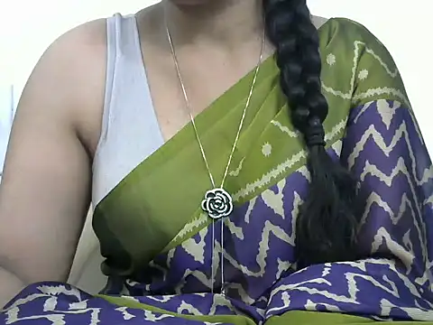 Snapshot of rashmika_reddy chatting on 4, 10, 2025 rashmika reddy online show from 4, 10, 2025