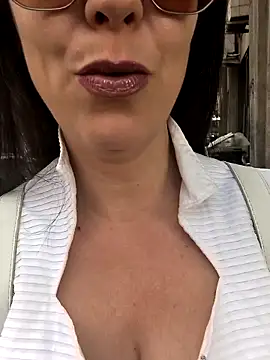 Snapshot of DahliaSegreta chatting on 10, 10, 2025 DahliaSegreta online show from 10, 10, 2025