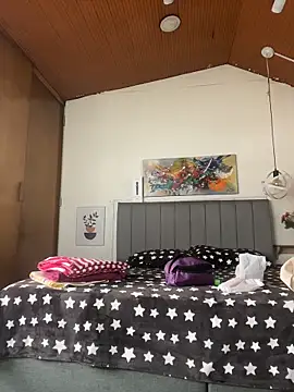 karlamorris  online show from 11, 4, 2026