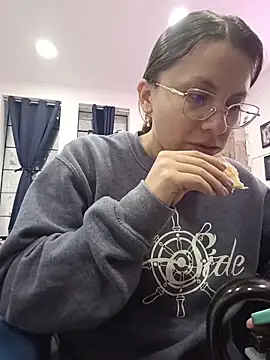 karlamorris  online show from 6, 11, 2025