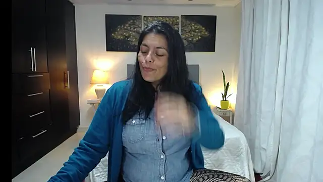 Snapshot of Lust_Mom41 chatting on 21, 6, 2026 Lust Mom41 online show from 21, 6, 2026