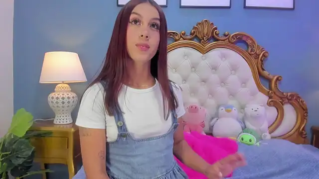 Snapshot of AlanaJones1 chatting on 11, 10, 2025 AlanaJones1 online show from 11, 10, 2025