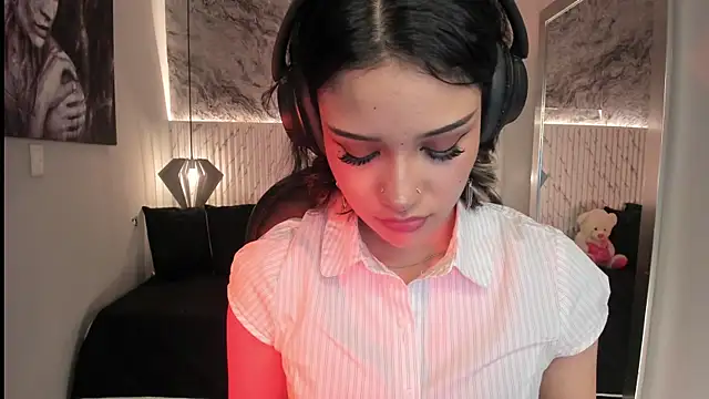 Snapshot of renee_shelby_ chatting on 7, 7, 2026 renee shelby online show from 7, 7, 2026
