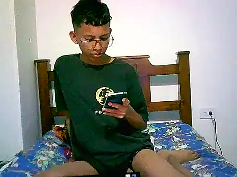 Snapshot of tokomoil chatting on 22, 10, 2025 tokomoil online show from 22, 10, 2025
