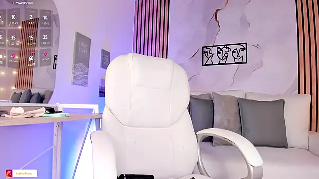 Snapshot of ChloeParkss_ chatting on 12, 6, 2026 ChloeParkss online show from 12, 6, 2026