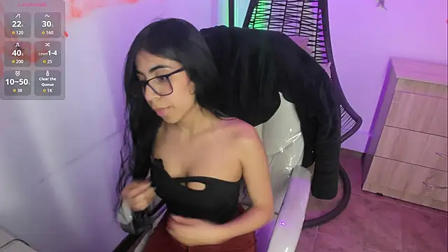 lunitaa18 online show from 4, 11, 2025