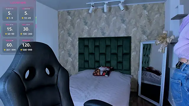 april dumont online show from 28, 11, 2025