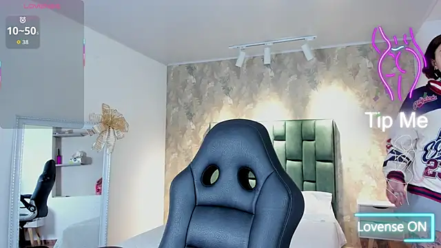 april dumont online show from 25, 11, 2025