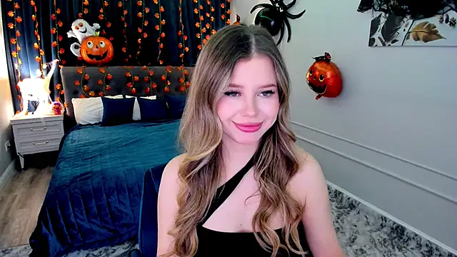 FollowLovee online show from 9, 10, 2025