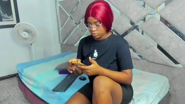 EvaxEmma online show from 1, 12, 2025