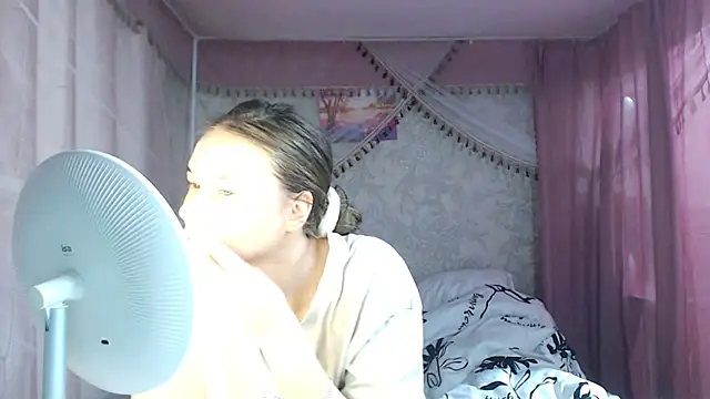 leila bambi  online show from 23, 11, 2025