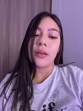 Latina vanessa online show from 4, 2, 2025