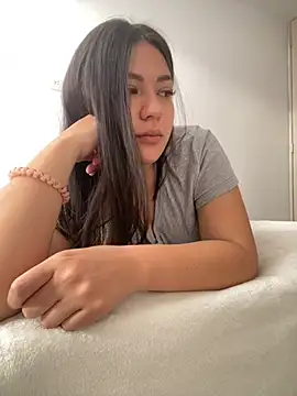 Latina vanessa online show from 16, 2, 2025