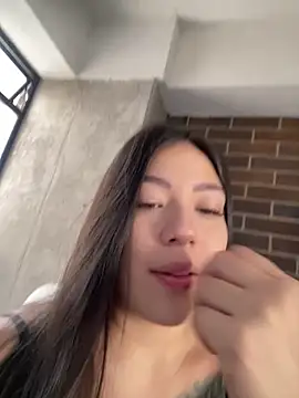 Latina vanessa online show from 14, 4, 2026