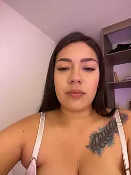 Latina vanessa online show from 4, 3, 2025