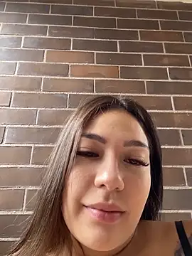 Latina vanessa online show from 4, 6, 2026