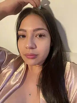 Latina vanessa online show from 13, 4, 2026