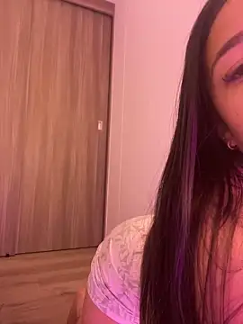 Latina vanessa online show from 25, 1, 2025