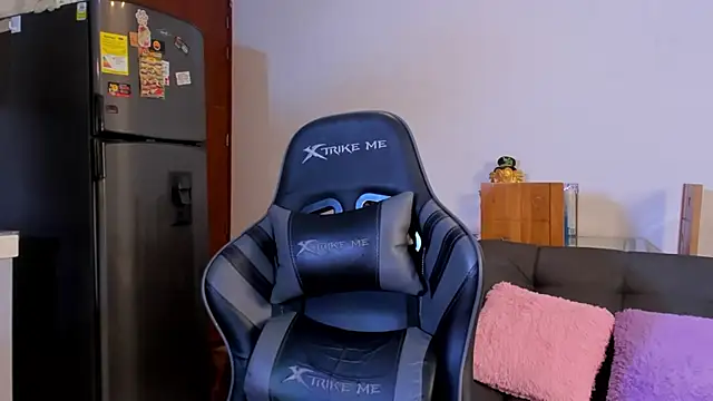 Amypond   online show from 12, 4, 2026