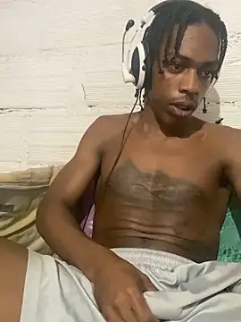 Snapshot of Larry-n-clouds chatting on 26, 11, 2025 Larry-n-clouds online show from 26, 11, 2025