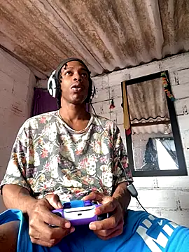 Snapshot of Larry-n-clouds chatting on 28, 11, 2025 Larry-n-clouds online show from 28, 11, 2025