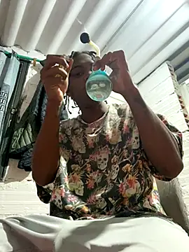 Snapshot of Larry-n-clouds chatting on 25, 11, 2025 Larry-n-clouds online show from 25, 11, 2025