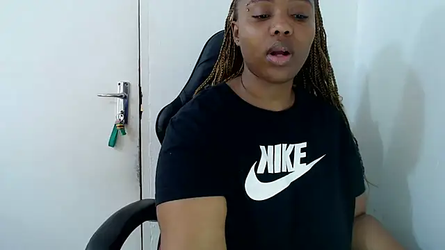 Snapshot of IceBellaCane313 chatting on 13, 10, 2025 IceBellaCane313 online show from 13, 10, 2025