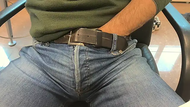 alessandroman2114 online show from 10, 4, 2026