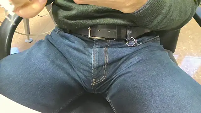 alessandroman2114 online show from 11, 3, 2026