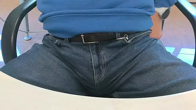 alessandroman2114 online show from 12, 1, 2026