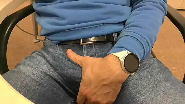 alessandroman2114 online show from 10, 2, 2026