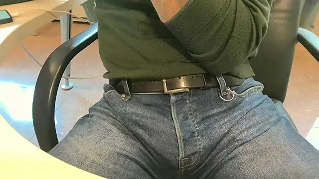 alessandroman2114 online show from 3, 4, 2026