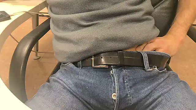 alessandroman2114 online show from 6, 2, 2026