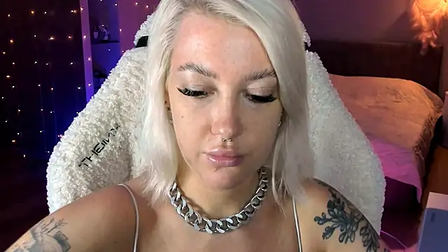 Snapshot of tykioty_Miley chatting on 21, 11, 2025 tykioty Miley online show from 21, 11, 2025