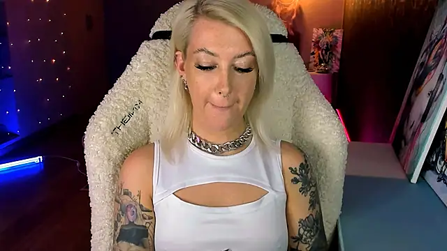 Snapshot of tykioty_Miley chatting on 30, 5, 2026 tykioty Miley online show from 30, 5, 2026